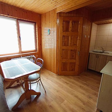 Cottage house 亚列姆切 外观 照片
